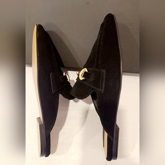Steve Madden Slip-on Black Mules , Suede  top with Gold Accent, Size 7 - Picture 2 of 3
